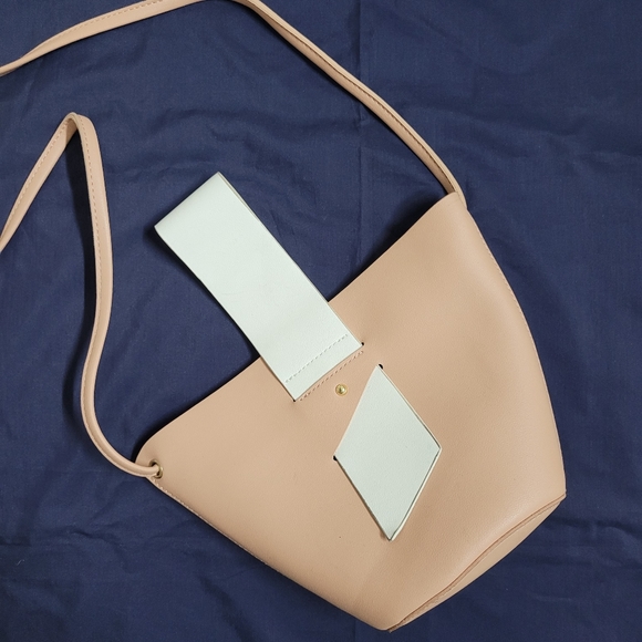 Miniso Sling Basket Bag - Picture 2 of 7